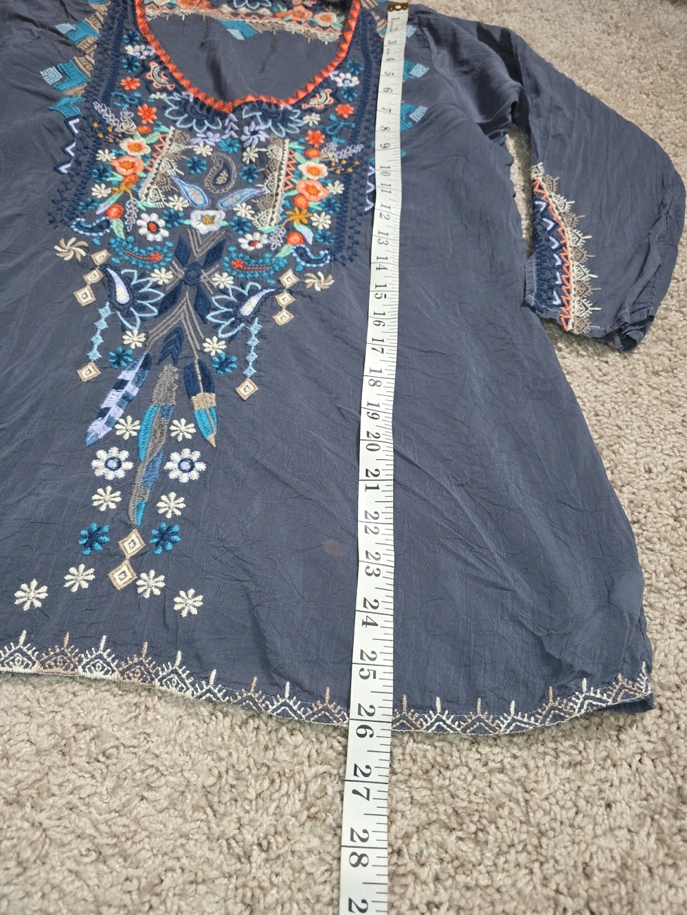 JOHNNY WAS Gray VNeck Embroidered Blouse 3/4 sleeve Size XSmall - Picture 10 of 11